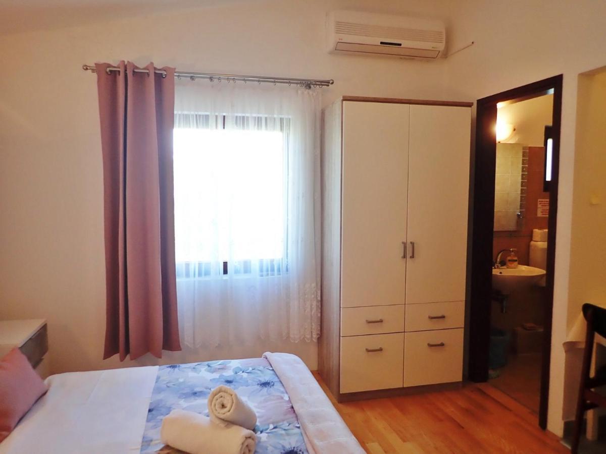 Apartmani Ivica & Boja Starigrad Paklenica Exterior foto